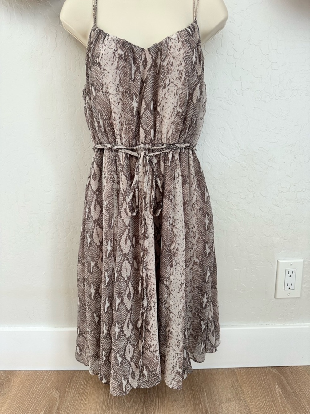 Banana Republic Strappy Snakeskin Print Midi Dress. Size Small